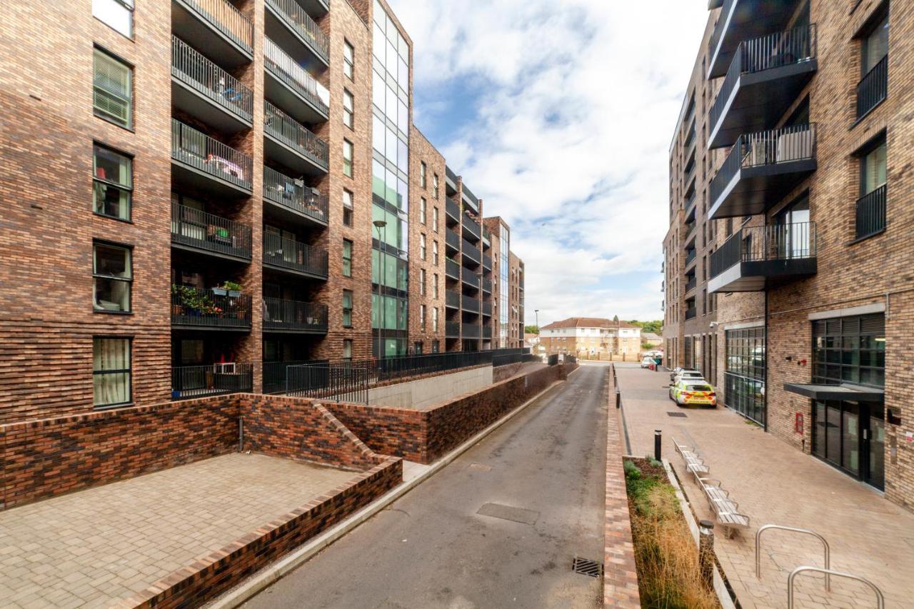Private Double Bd With Optional Balcony, 15 Mins To London Cc 아파트 외부 사진